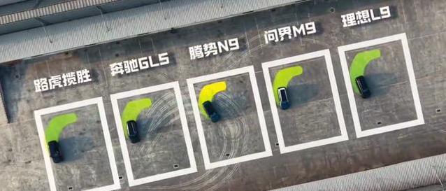 窄路掉头卡住？三款大SUV转弯半径PK，腾势N9逆袭！