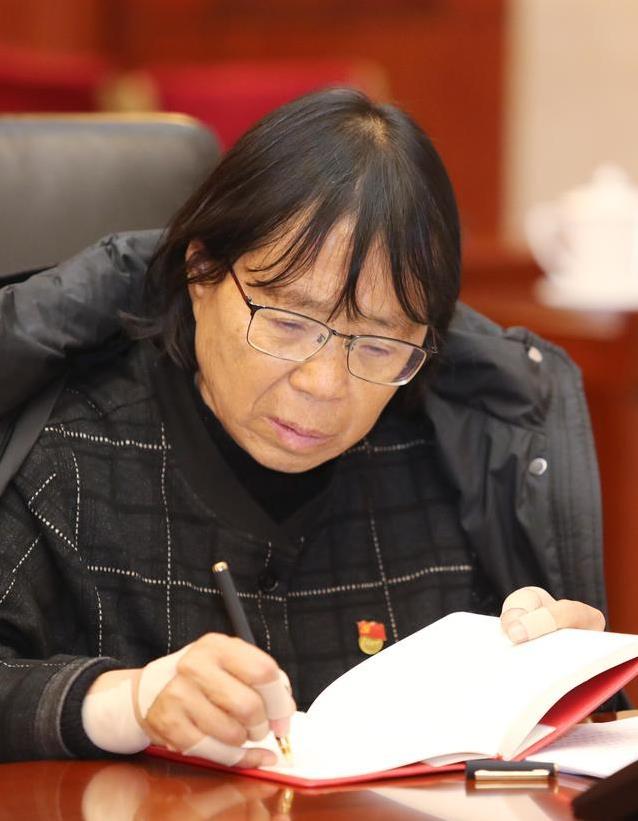 她走11万公里家访，1800女孩考上大学，张桂梅凭啥感动中国？