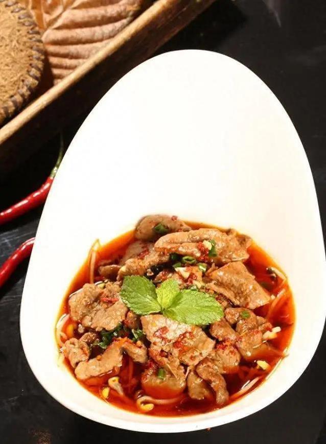 家常水煮牛肉秒杀馆子，3步做出麻辣嫩滑，谁吃都夸香