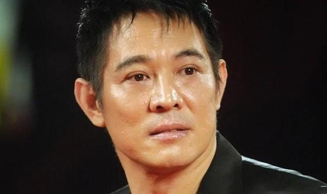 她被李连杰抛弃住地下室十年，却凭一技之长翻身成赢家