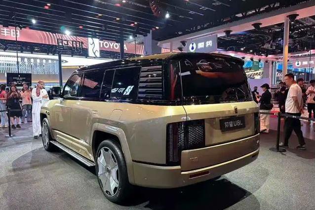 国产豪车放大招，仰望U8L加长200mm，豪华六座秒杀进口SUV？