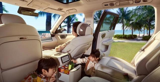 28万买六座SUV，空间大到像家，智能车灯会放孩子画？