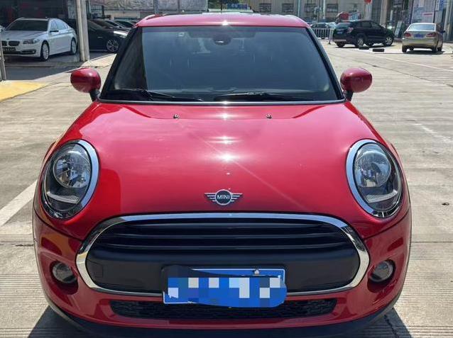 10万入手MINI，时尚街头炸场，省油又保值？