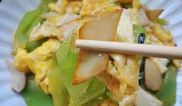 炒鸡蛋别只认韭菜，这两菜鲜嫩又营养，健康翻倍你试过吗？