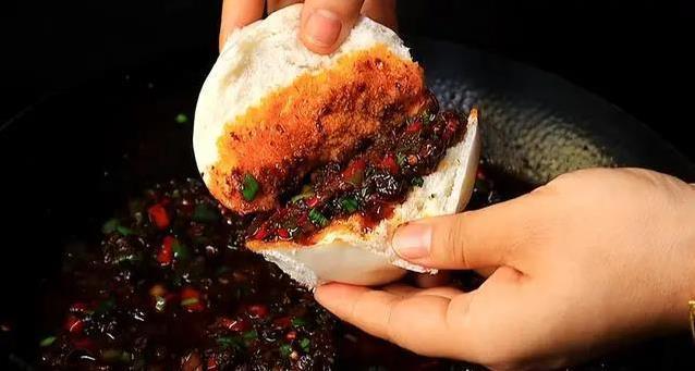 豆豉酱香翻全家，夹馍拌面都上瘾，你家厨房缺这味？