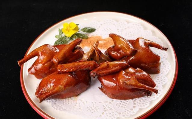 乳鸽藏惊人营养，吃错白搭，你会挑吗？