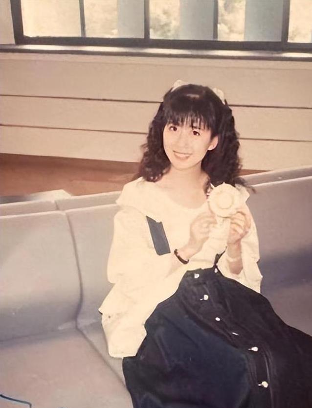 56岁孟庭苇独自美丽,离婚风波后活出自我,儿子18岁帅到炸