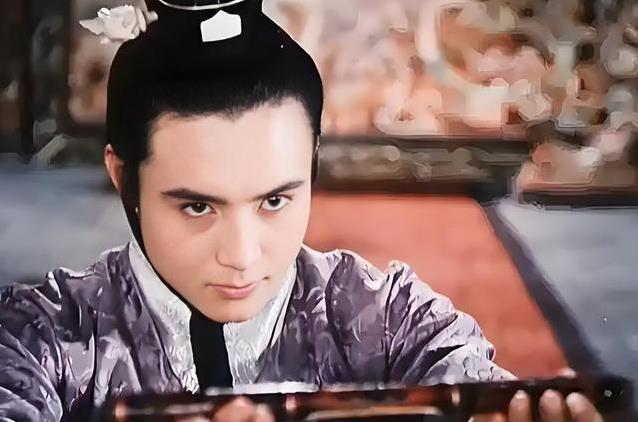 86版小白龙爆红全国，赴美4年无人问津，如今南京小店谋生路