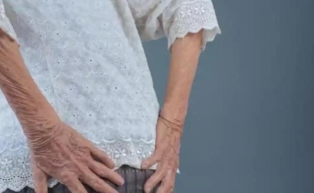 蹲厕所玩手机害惨多少人？混合痔找上门，治好只需这几招
