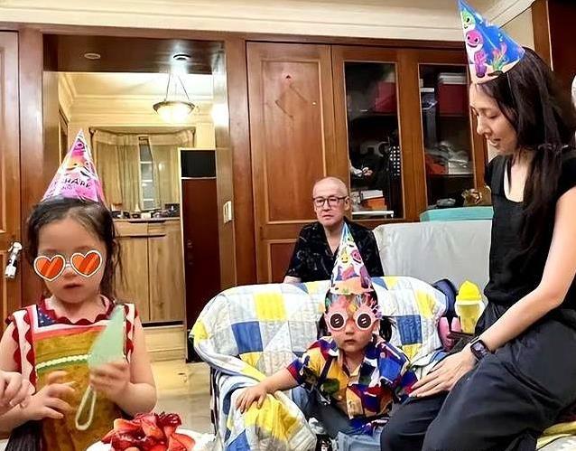 向佐推掉综艺陪娃，郭碧婷准点接送，豪门生活却接地气？