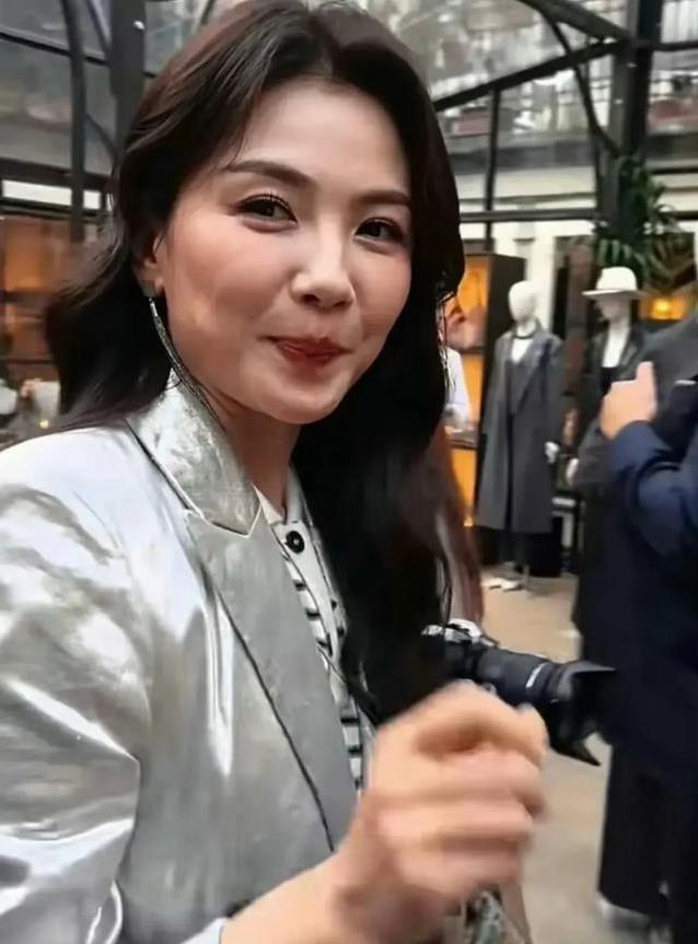 刘涛素颜照刷屏：卸妆后惊变邻家妹，真美还是假美？