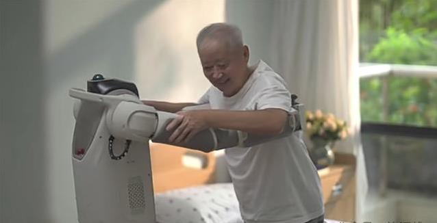 机器人养老有多远？技术飞速突破，价格却让普通人犯难
