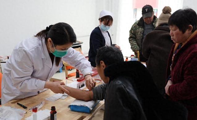 菠菜吃出大问题？她清淡饮食却疼到鞋穿不上，医生揭秘真相