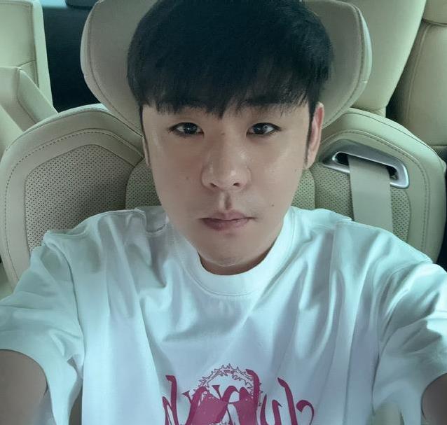 张云雷泰国出海嗨玩，深夜晒帅照，粉丝却好奇他去干啥？