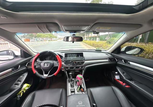 2.7万公里雅阁，13.8万入手准新车，家用代步真香吗？