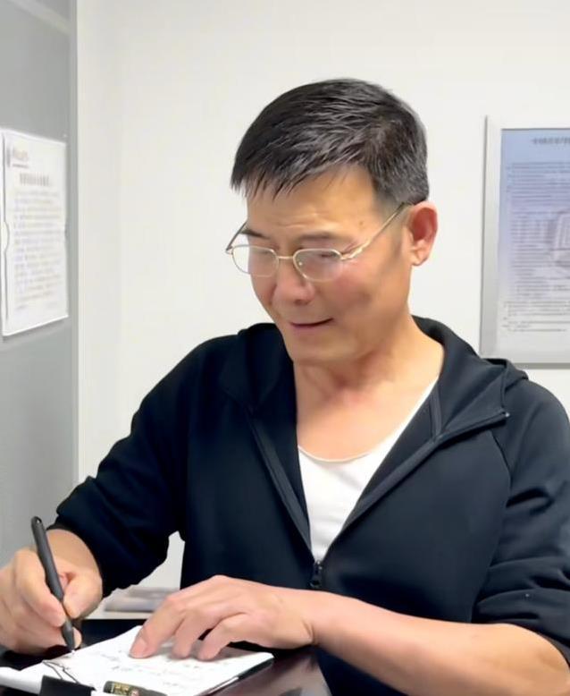 食堂大叔61岁圆梦舞台｜11年坚持感动网友｜你敢追梦吗？