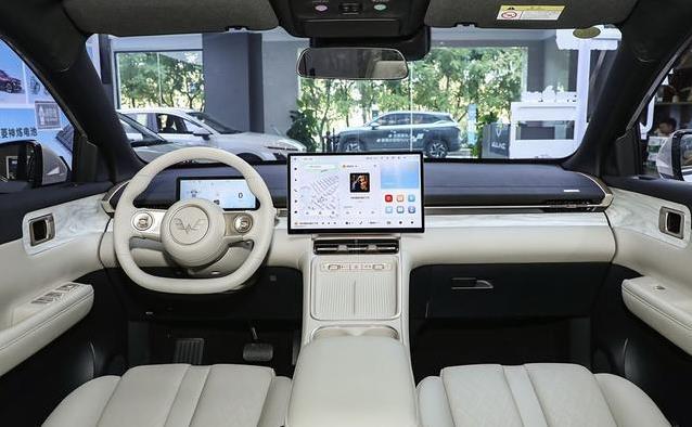 8万买顶配SUV，五菱星光S空间逆天，真香？