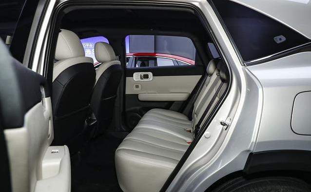 8万买顶配SUV，五菱星光S空间逆天，真香？