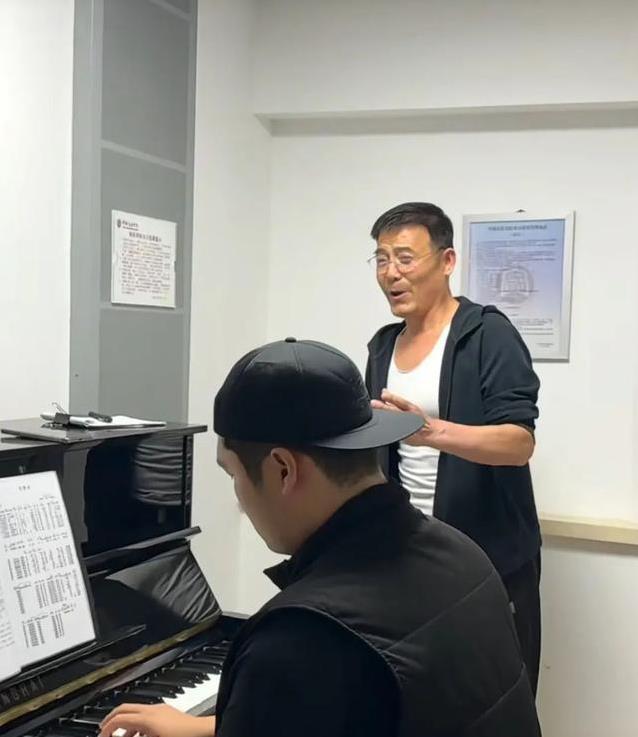 食堂大叔61岁圆梦舞台｜11年坚持感动网友｜你敢追梦吗？