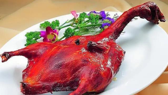 叉烧酱甜咸爆香，贵妃汁腌出绝味，你吃过几种烧腊魂？