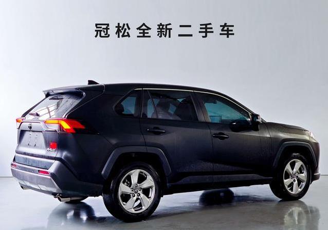 2万公里RAV4仅11.88万，省油安全真香，家用代步值吗？