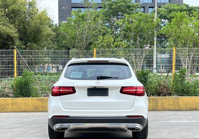 10年奔驰GLC仅12万，车况如新，开豪车梦成真？