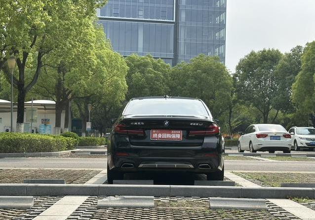 21年宝马5系7万公里，21万入手豪华座驾，值不值？