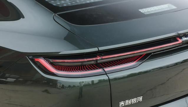 11万买中大型车，油耗仅0.9升，续航1530公里够硬核吗？