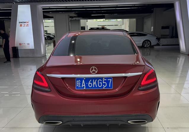 红色奔驰C260仅13.88万，车况靠谱，值不值？
