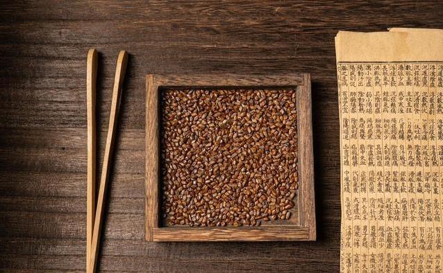 决明子泡茶清肝火，10克剂量刚刚好，喝多却伤身？