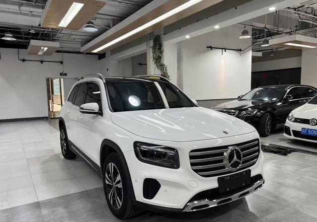 仅跑1.3万公里，奔驰GLB降价12万，豪车梦触手可及？