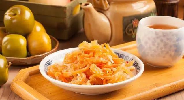 海蜇触手吓人却能吃？3种做法变美食，营养翻倍