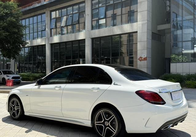21年奔驰C级5万公里，18万买豪华车，值不值？