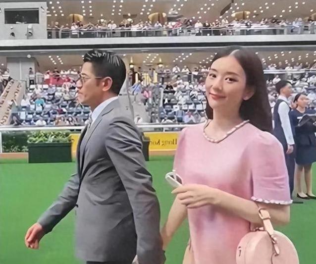 郭富城59岁喜迎三胎！方媛孕肚藏不住，第三胎是男是女？
