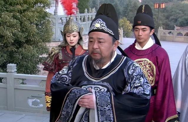 梁冠华胖到无人敢用，却凭演技逆袭成“狄仁杰”，妻子倒追更传奇