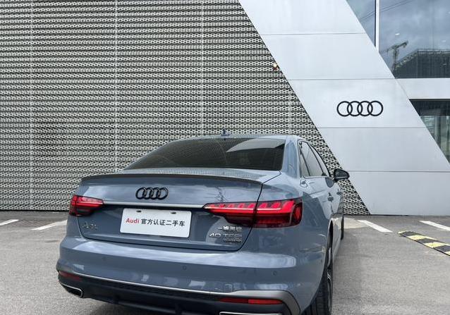 18.8万入手豪车梦，奥迪A4L两年降一半，值不值？