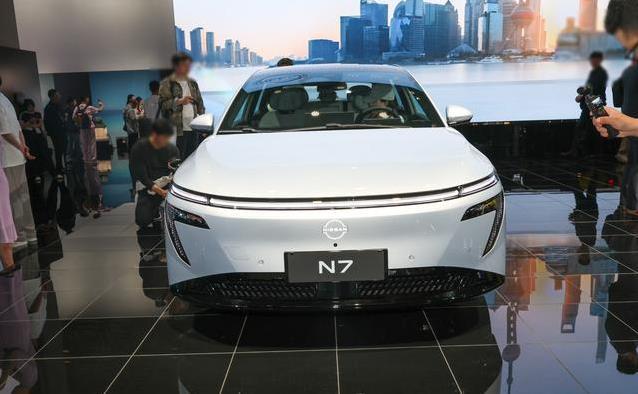 日产N7低价杀入新能源，11.99万起火爆2万单，交付却成难题？