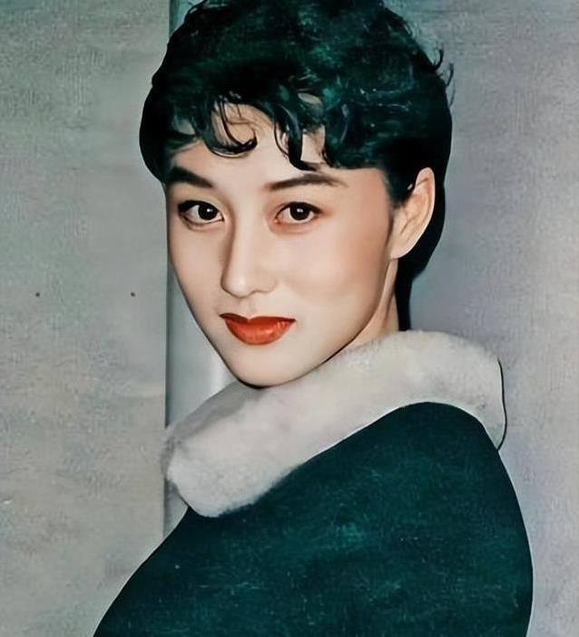 利智20岁赴港逐梦，4男人传闻真相揭秘，她如何成李连杰真爱？