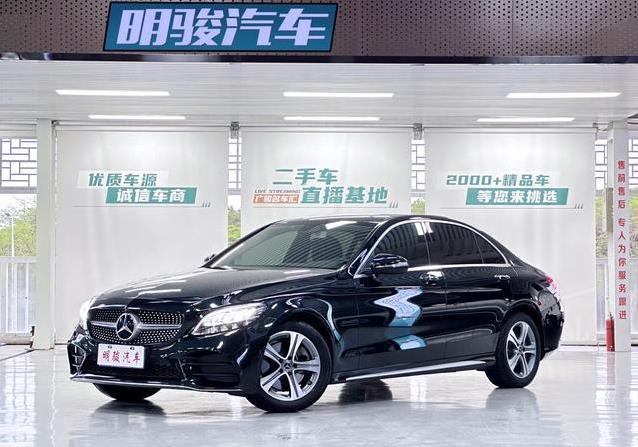 绿色奔驰C级仅跑2.5万公里，车况如新，17.5万值不值？