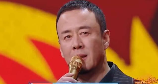 杨坤落魄时初恋相助却遗憾分手，52岁新恋情曝光，女友年轻20岁？