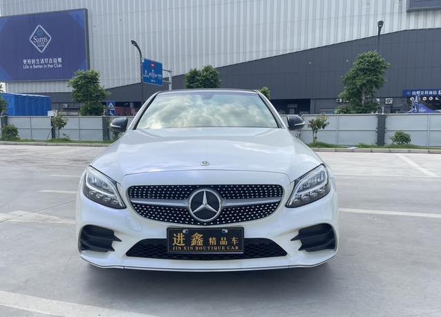 15万入手豪车梦，红色奔驰C260L值不值？车况揭秘