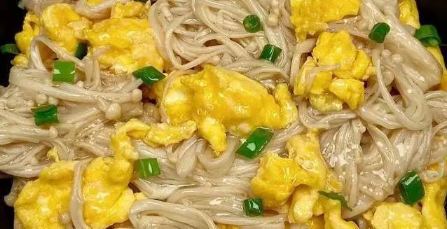 金针菇炒鸡蛋，10分钟上桌，味道却让人吃到停不下来