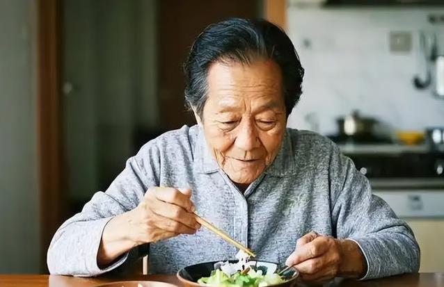 确诊脑梗后坚持3件事，80岁老人活得硬朗，你猜是啥？