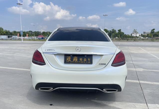 15万入手豪车梦，红色奔驰C260L值不值？车况揭秘