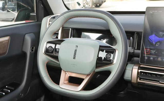 9.98万纯电SUV，奇瑞iCAR 03硬派四驱，年轻人开它有多香？