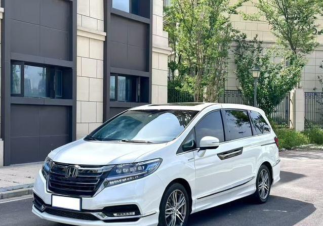16.8万买艾力绅混动，省油空间大，值不值看完才知道