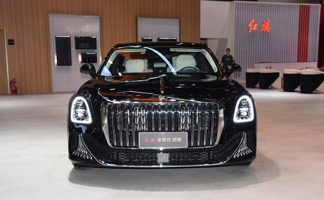 红旗国雅震撼亮相，V8动力碾压豪车，凭啥这么自信？