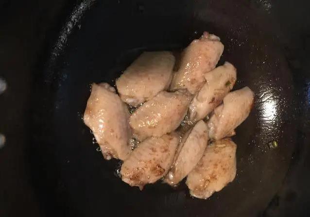 鸡翅吃腻红烧味？加瓶可乐变神菜，香甜嫩滑馋哭人