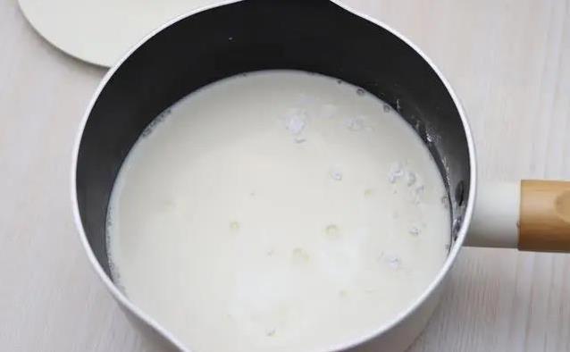 牛奶还能炸着吃？简单3步做脆皮鲜奶，朋友圈都馋哭了