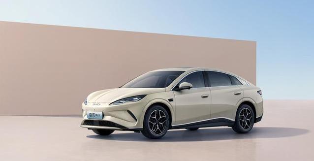 海豹06EV10.98万惊艳成都，轿跑颜值配大空间，年轻家庭最爱？